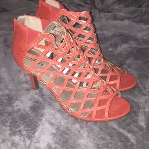 2 1/2 - 3 inch salmon high heeled shoes